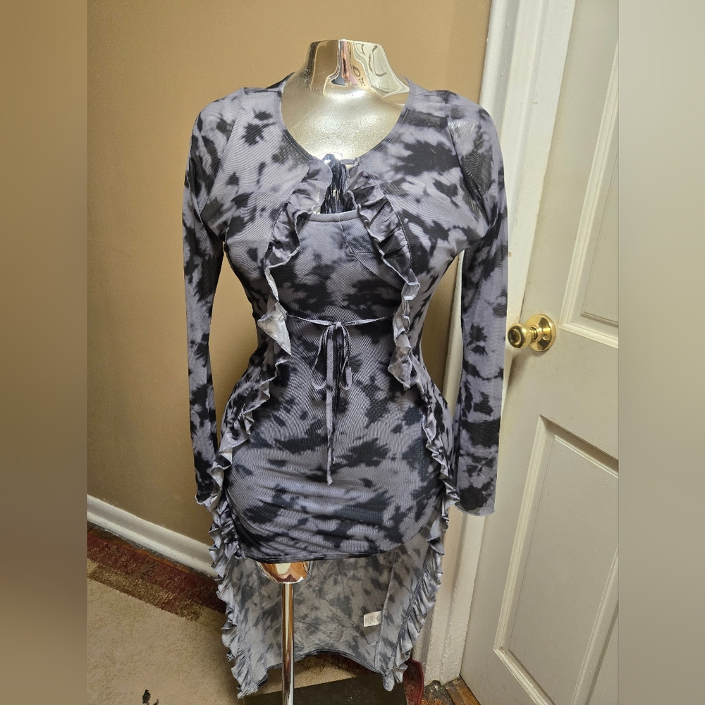 TWO PIECE DRESS SET.